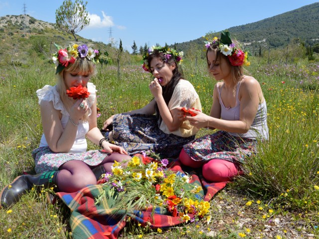 Οι Flower Girls θέλουν να σε ταΐσουν ροδοπέταλα