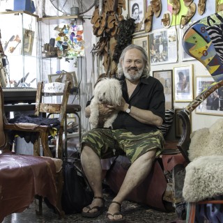 «Για αυθεντικά greek sandals στρίψτε δεξιά».