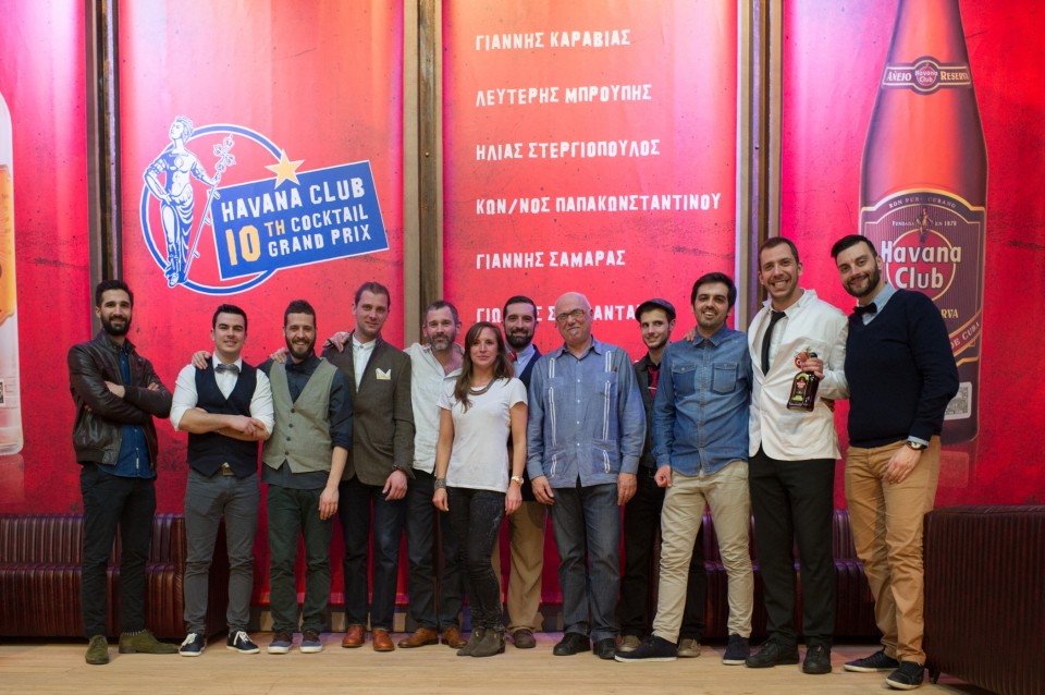 Οι φιναλίστ μαζί με την κριτική επιτροπή