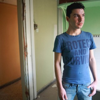 Η ζωή του Ζακ Κωστόπουλου όπως τη διηγήθηκε στην Popaganda