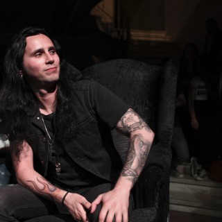 «Ρε συ Κώστα, πώς είναι δηλαδή να παίζεις δίπλα στον Ozzy;»