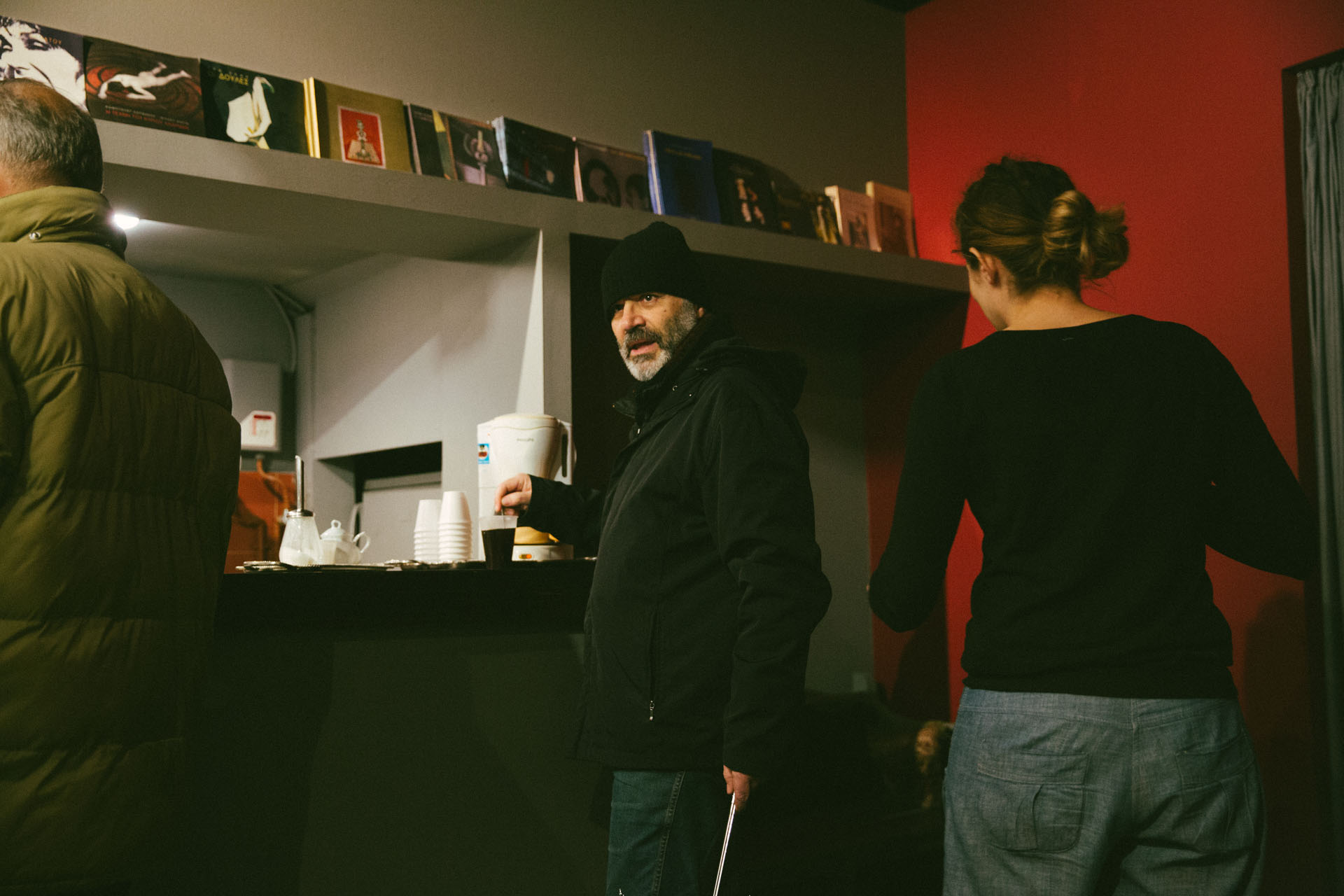 Νίκος Χατζόπουλος, Γιώργος Κέντρος, Μαρία Κίτσου, περίπου μια ώρα πριν την έναρξη της παράστασης.