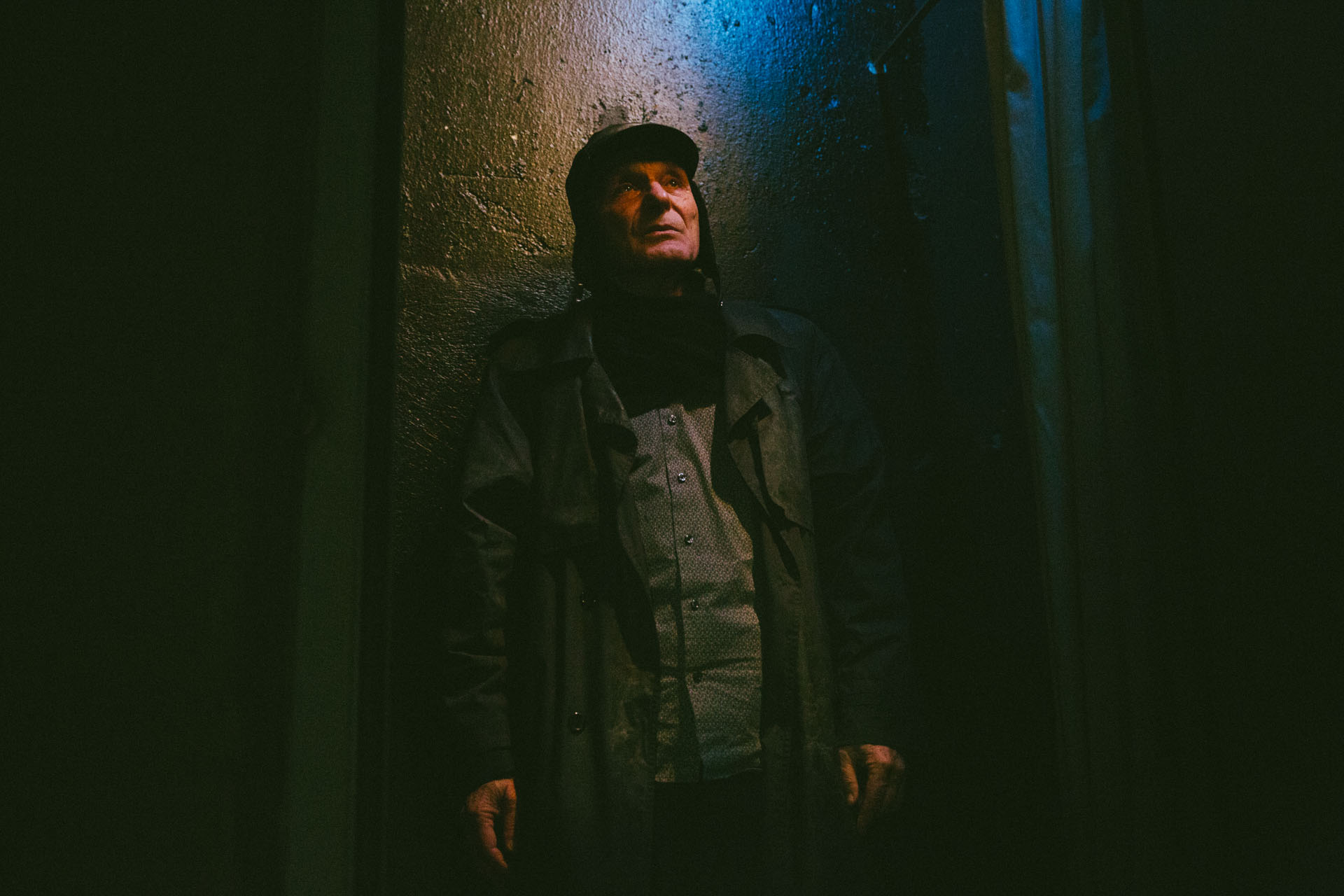 Ο Γιώργος Κέντρος, αναμένοντας την έναρξη της παράστασης.