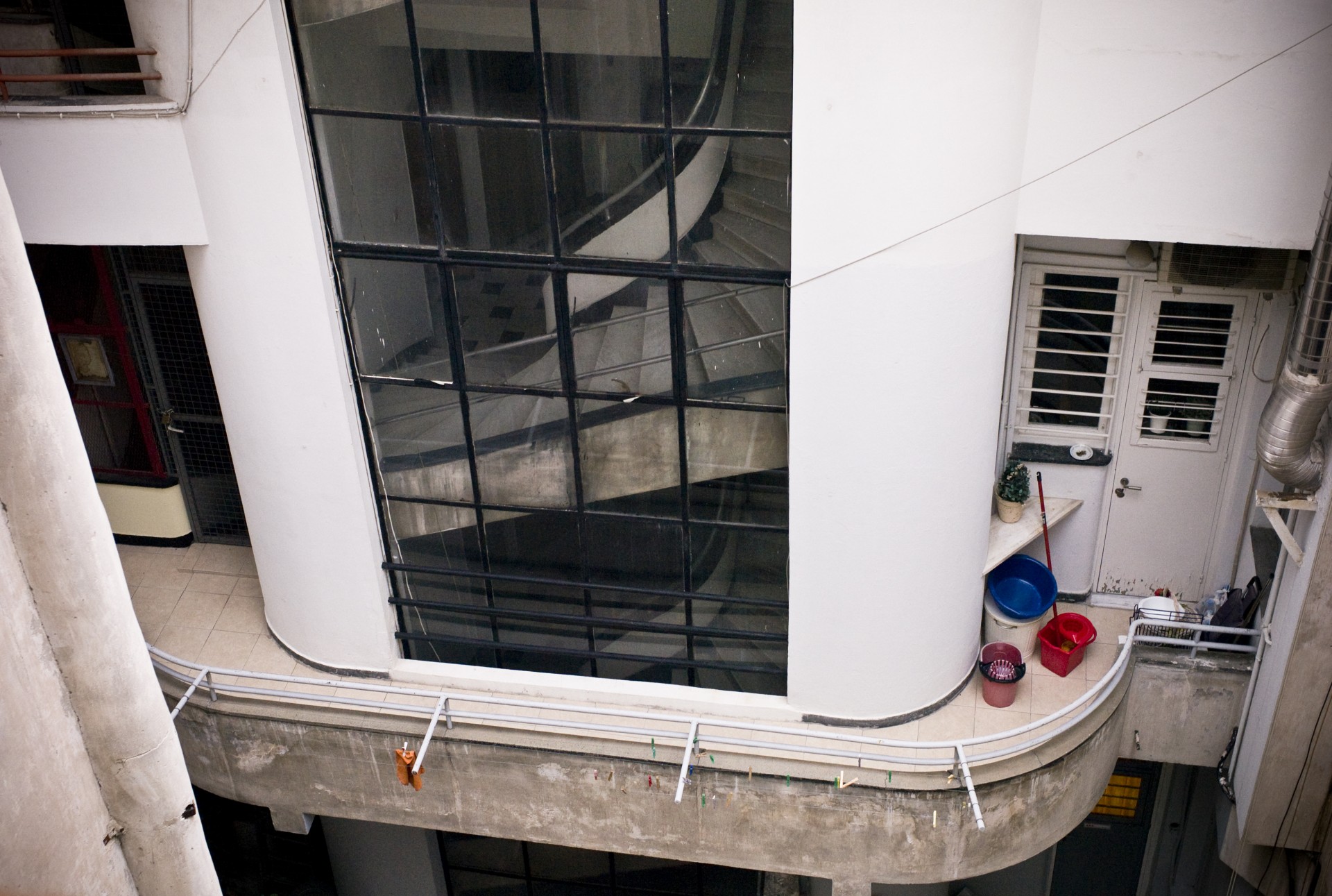 μπλε πολυκατοικία 32