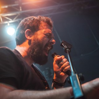 ο larry gus ήθελε πάντα να γίνει ένα παιδί που άκουγε κουλ συγκροτήματα