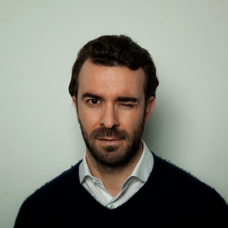 Ο Γιάννης Αλεξίου λείπει στο Λονδίνο για δουλειές