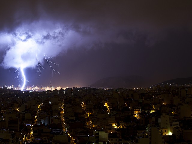 Περισσότεροι από 3.000 κεραυνοί έπεσαν την Πέμπτη στην Ελλάδα