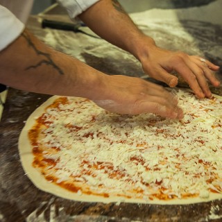 Είναι αυτή η πιο ωραία (και φθηνή) πίτσα στην πόλη;
