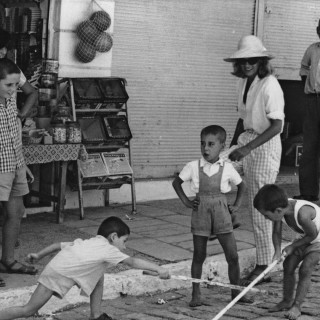 Η γυναίκα με το καπέλο είναι η Μελίνα Μερκούρη (updated)