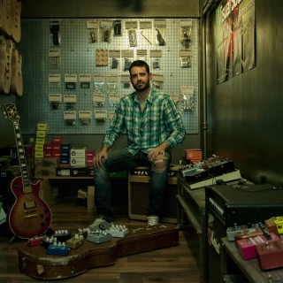 Ο Αθηναίος που φτιάχνει πετάλια για τους Sonic Youth και τους Aerosmith