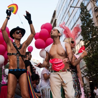 Η Αθήνα δηλώνει (υπερήφανα) πολύχρωμη: Η παρέλαση και ο Γιώργος Καμίνης