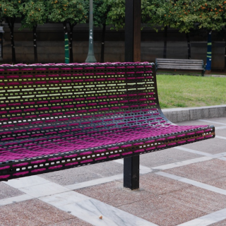 Πουλόβερ στις στάσεις και στις νεραντζιές του κέντρου