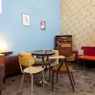 Ένα μπαρ βγαλμένο από τα 60ς στην πλατεία Εξαρχείων