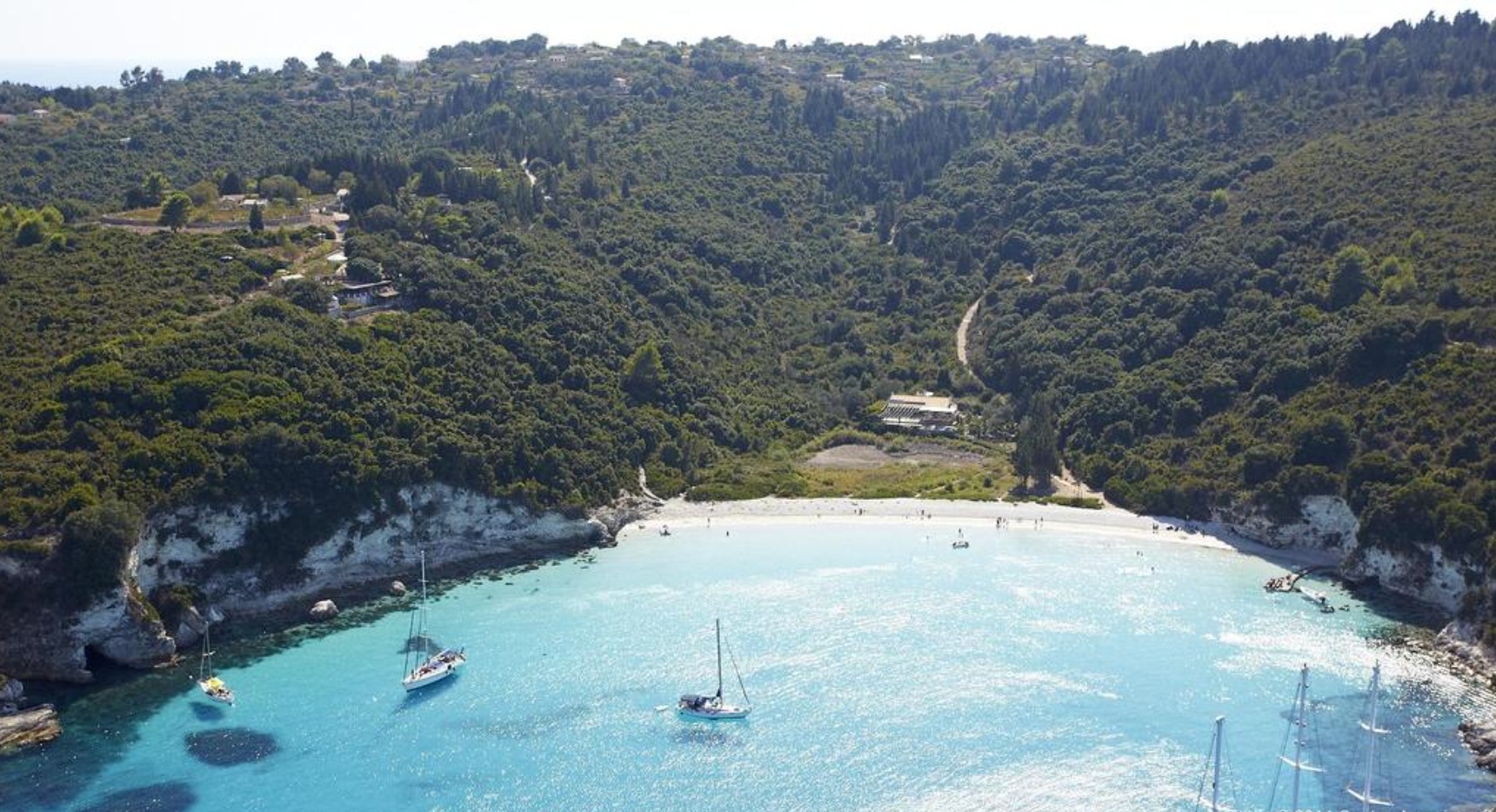 Sunday Times: Αυτή είναι η λίστα με τα ελληνικά νησιά που προτείνει για φέτος το καλοκαίρι