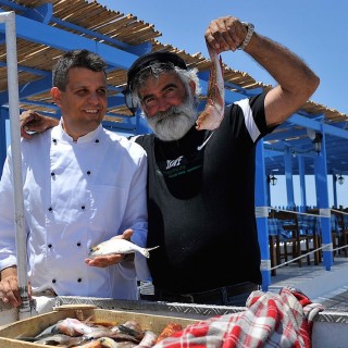 Πού να φας καλά και (σχετικά) φτηνά στη Σαντορίνη