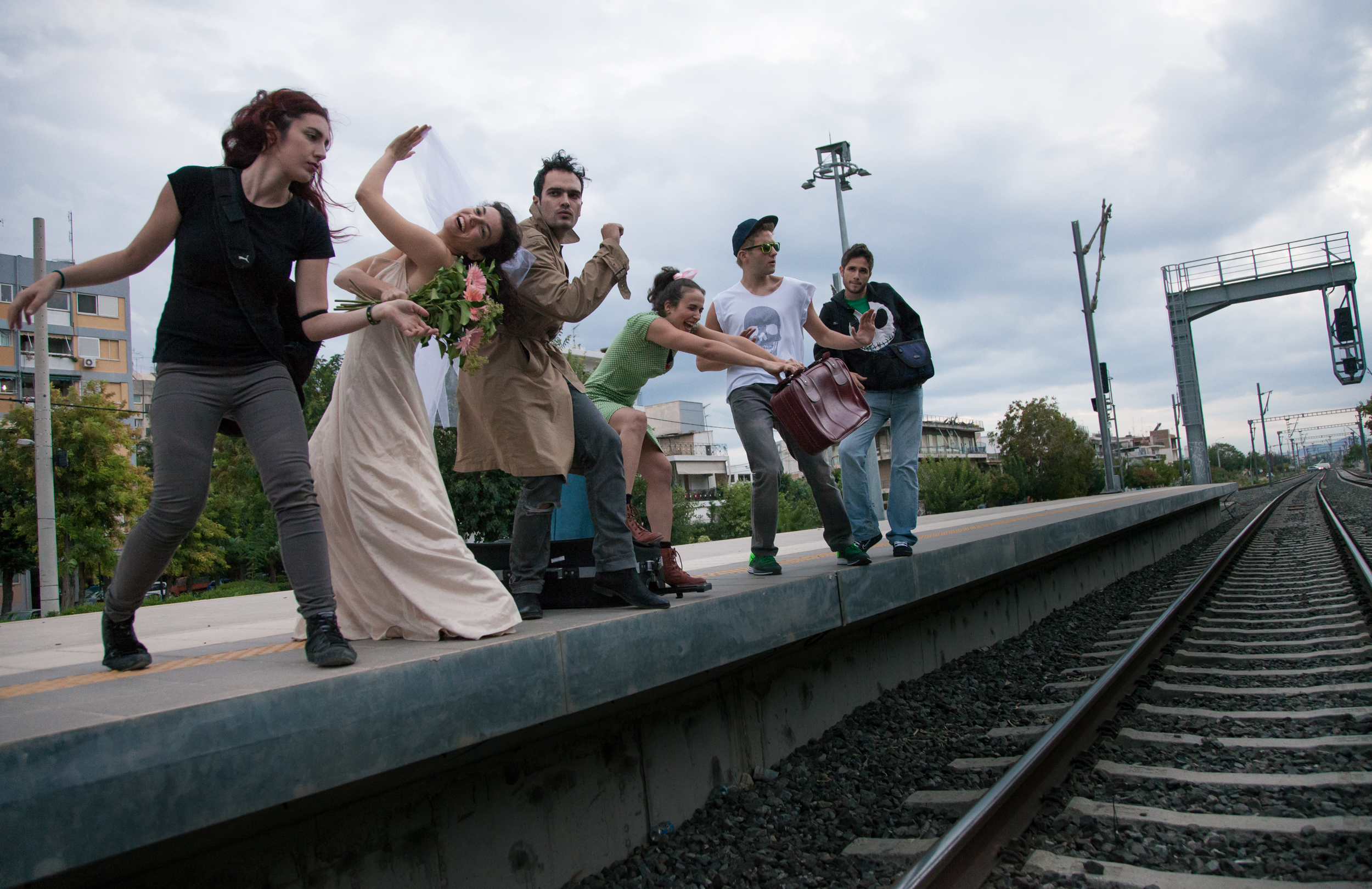 Οι πρωταγωνιστές της παράστασης "Το Τρένο", που ανεβαίνει στη Στέγη Γραμμάτων & Τεχνών | φωτογραφία: Σταύρος Πετρόπουλος