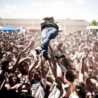 Η Popaganda και η Vans σε στέλνουν στο Heavy by the Sea Festival