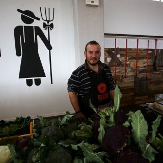 Η πρώτη στεγασμένη αγορά παραγωγών στην Ελλάδα αλλάζει τον τρόπο που ψωνίζουμε