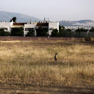 Δέκα χρόνια μετά το 2004 η ζωή κυλά αλλόκοτα στους δρόμους του Ολυμπιακού Χωριού