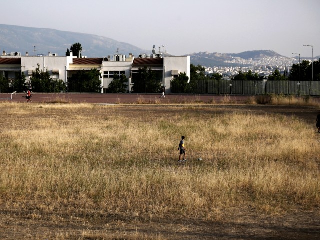 Δέκα χρόνια μετά το 2004 η ζωή κυλά αλλόκοτα στους δρόμους του Ολυμπιακού Χωριού