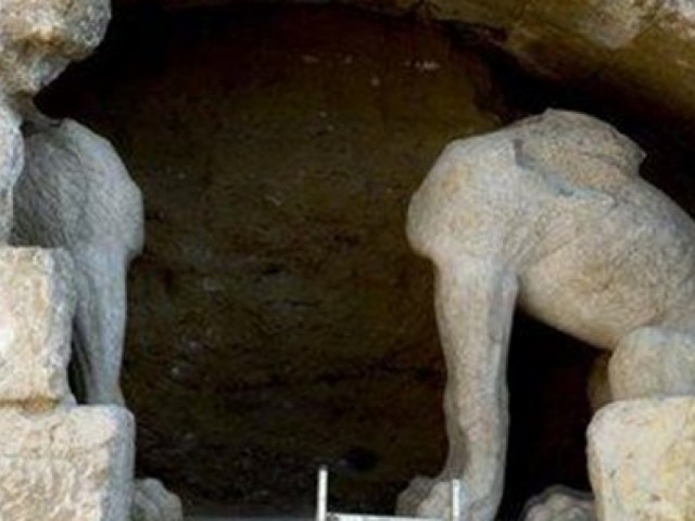 Τα στοιχήματα των ξένων αρχαιολόγων για τον τάφο της Αμφίπολης