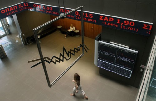 Bloomberg: οι αγορές ανακόπτουν την πορεία εξόδου από το μνημόνιο