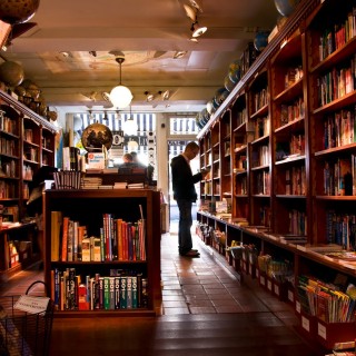 Σώστε τα παραδοσιακά βιβλιοπωλεία