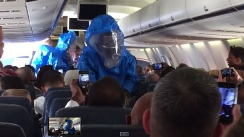Πανικός σε πτήση από επιβάτη που φώναζε ότι έχει έμπολα
