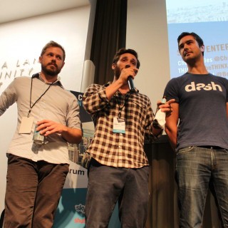 Νέος, ωραίος, άνδρας επιχειρηματίας μόνος ψάχνει