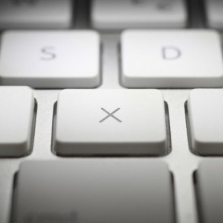 H Google πατάει φρένο και πετάει λεφτά