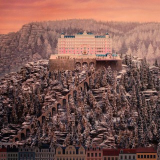 Το Grand Budapest Hotel είναι (στην ουσία) ένα πολιτικό παραμύθι του Χανς Κρίστιαν Άντερσον