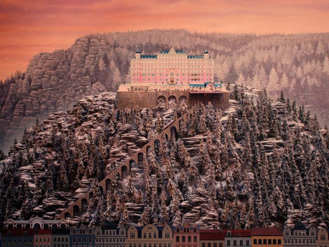 Το Grand Budapest Hotel είναι (στην ουσία) ένα πολιτικό παραμύθι του Χανς Κρίστιαν Άντερσον