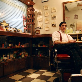 To vintage μπαρμπέρικο της Σοφοκλέους μοιάζει να βγήκε από τη Νέα Υόρκη την εποχή του μεσοπολέμου