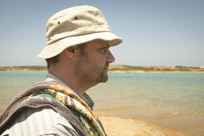 Να βουτήξει κανείς ή να μη βουτήξει; Ιδού η απορία... (Φωτογραφία: Μανού Τιλίνσκι)