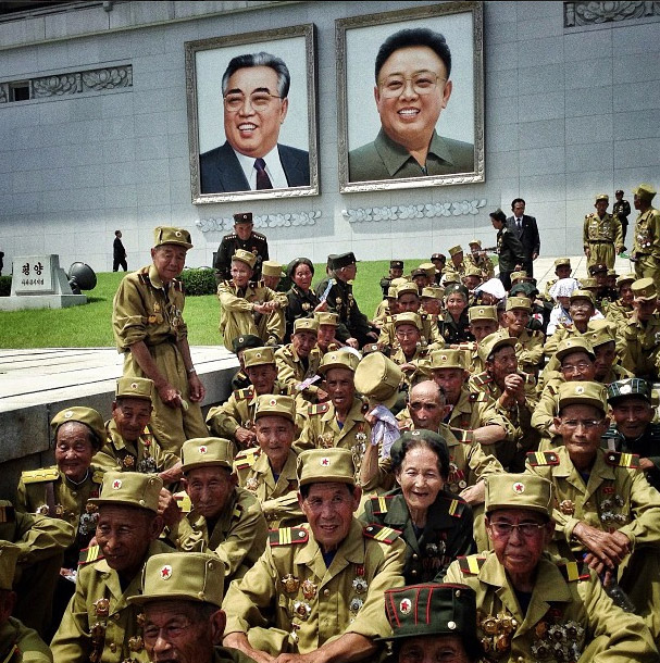 Μεγάλη στρατιωτική παρέλαση στη Βόρεια Κορέα (ΒΙΝΤΕΟ)