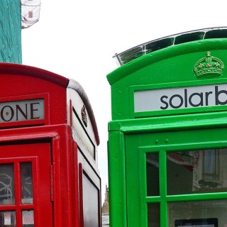 Οι πράσινοι τηλεφωνικοί θάλαμοι του Λονδίνου δείχνουν τον δρόμο