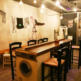 Το Πλυντήριο το λες και το πιο παράξενο μπαρ της Αθήνας