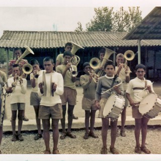 Η ορχήστρα παίζει πένθιμα για τον Πέτρο