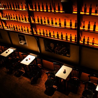 Αν βρεθείς στην Αίγινα, στα Περδικιώτικα θ' αντικρύσεις το ωραιότερο μπαρ του Σαρωνικού