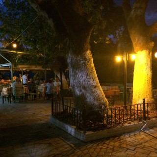 Η ταβέρνα στο τέλος του δρόμου