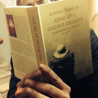 «Είναι αργά, όλο και πιο αργά» του Antonio Tabucchi