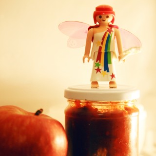 Popaganda, Παρθένος ενός έτους