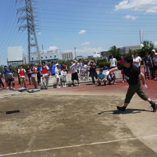 Οι Ιάπωνες αντί για σφύρες πετούν «σέρβερς»