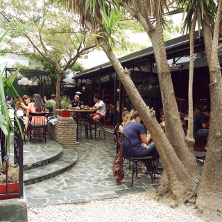 Ένα μπαρ στο Χαλάνδρι κάνει την θεωρία πράξη