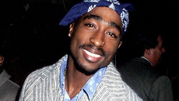Ο Tupac αποκτά το δικό του αστέρι στη Λεωφόρο της Δόξας 27 χρόνια μετά τον θάνατό του