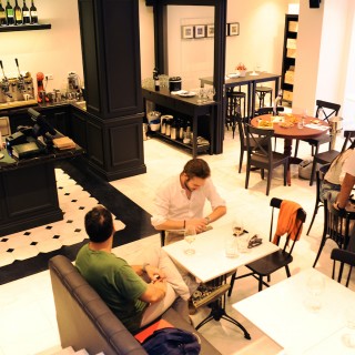 Αυτό είναι το αθηναικό wine bar όπου θα πιείς τα σπανιότερα κρασιά του κόσμου