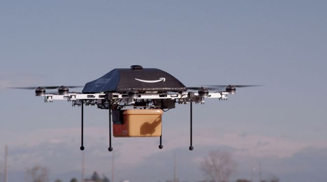 Το Amazon φέρνει ένα ιπτάμενο ρομπότ στην πόρτα σου