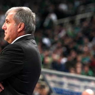 Η επιστροφή του Ζοτς – «Μπες στα αποδυτήρια και μείνε όση ώρα θέλεις»