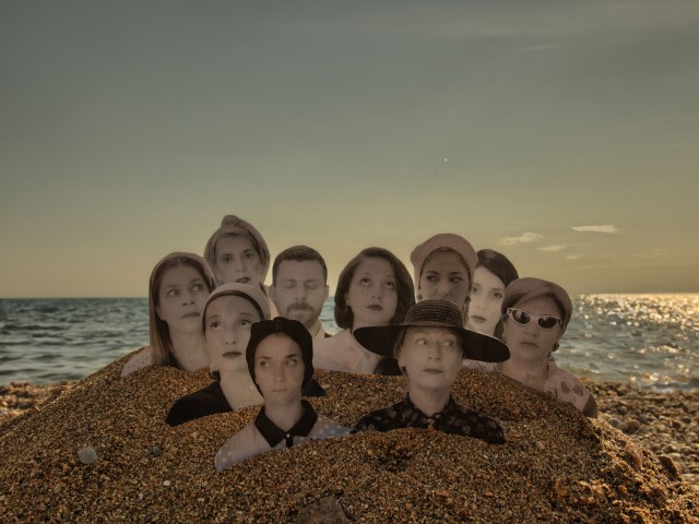 500 λέξεις για την παράσταση: “Ευτυχισμένες μέρες στους Τεφρούς Κήπους”