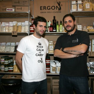 Μια παρέα αποφάσισε από τα λόγια να περάσει στο «Έργον»